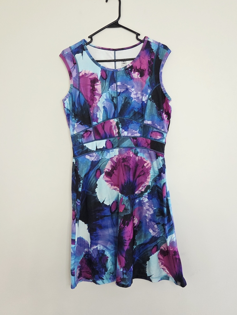 Title nine sleeveless Dream Dress in watercolor poppy print Medium